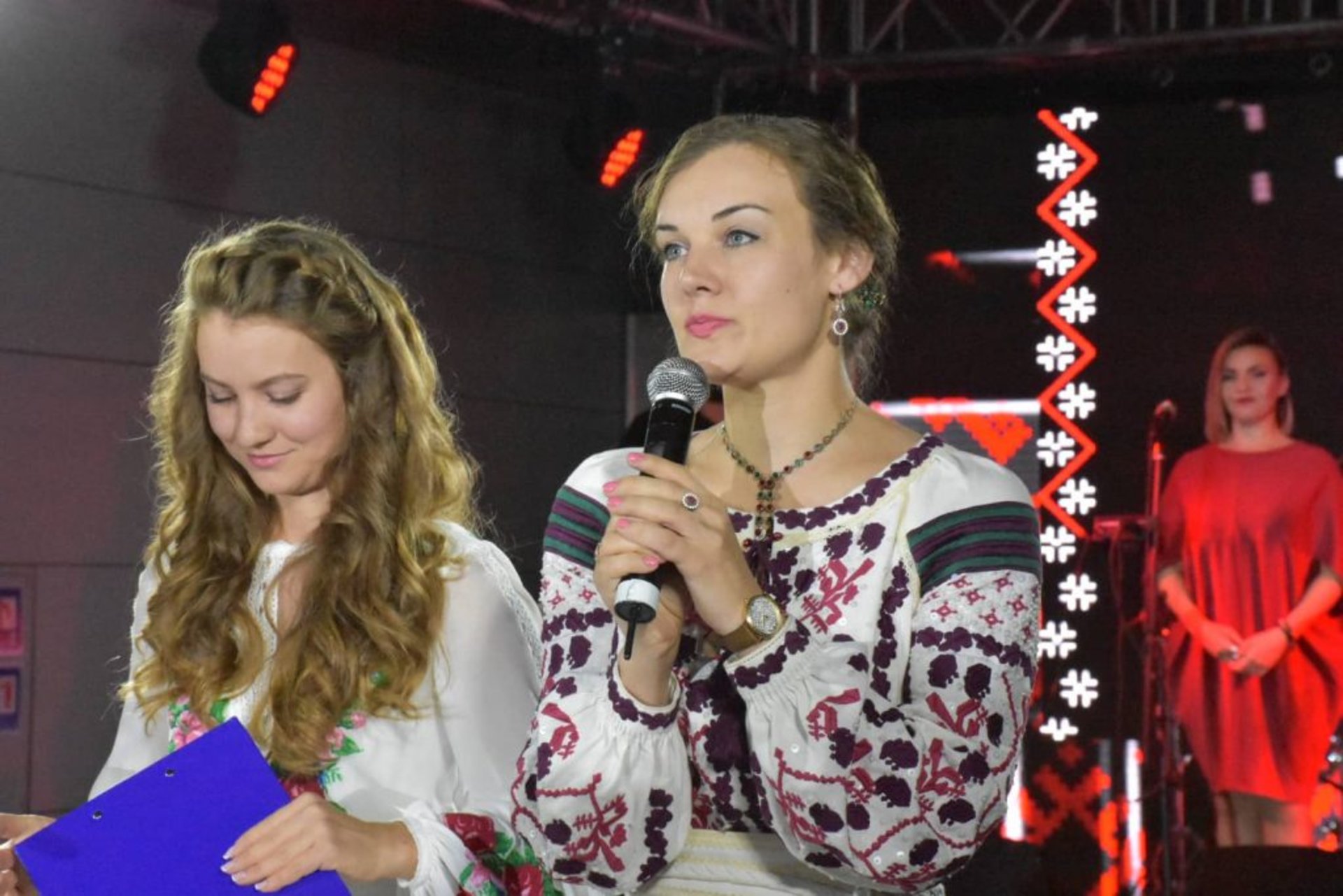 У Львові відбувається унікальний етнопоказ за участі жінок-учасниць бойових дій на Сході України, волонтерок та військових журналісток