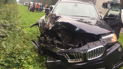 На трасі "Львів - Краковець" не розминулись автомобіль і трактор (ФОТО, ВІДЕО)