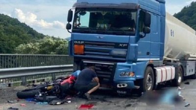 Смертельна ДТП на Закарпатті: мотоцикл зіткнувся з вантажівкою (ФОТО)