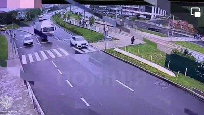 Львівські патрульні притягнули до відповідальності водія бетонозмішувача, який забруднив проїзну частину