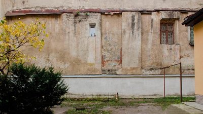 Львів'янин пробив у стіні вікно і пошкодив давню єврейську фреску