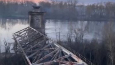 У Чернігові окупанти розбомбили автомобільний міст (ВІДЕО)