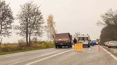 На дорозі Дрогобич-Стрий  зіштовхнулись легковик і вантажівка (ФОТО)