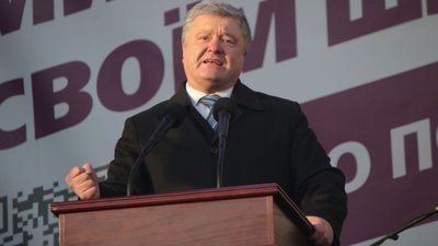 "На фронті нема атеїстів, там усі вірять у Бога", - Порошенко у Жовкві