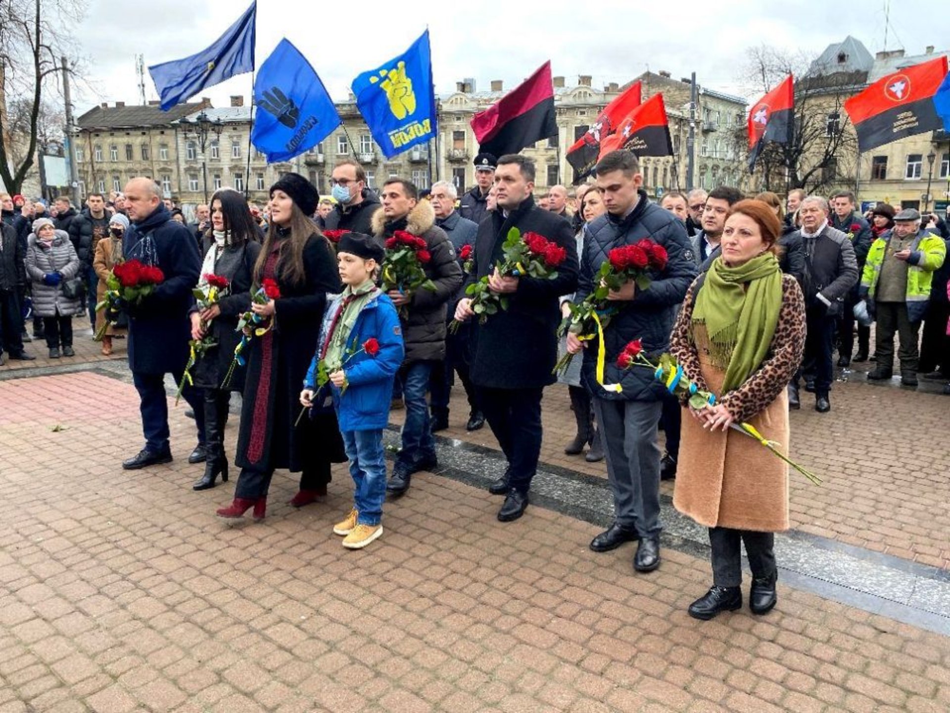 Садовий, Козицький і Гримак не прийшли покладати квіти до пам’ятника Степану Бандері, фото ЛМР