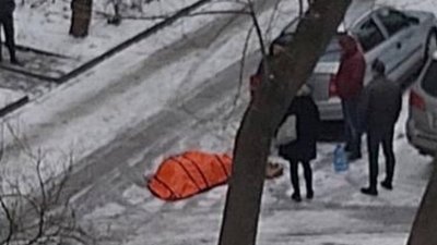 У Львові на вулиці помер чоловік (ФОТО, ВІДЕО)
