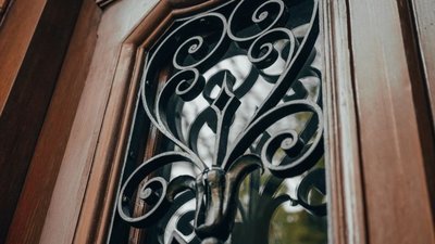 У Львові відновили столітню браму поблизу «Львівської політехніки»