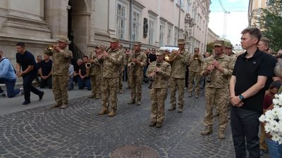 Солонка прощається із захисником