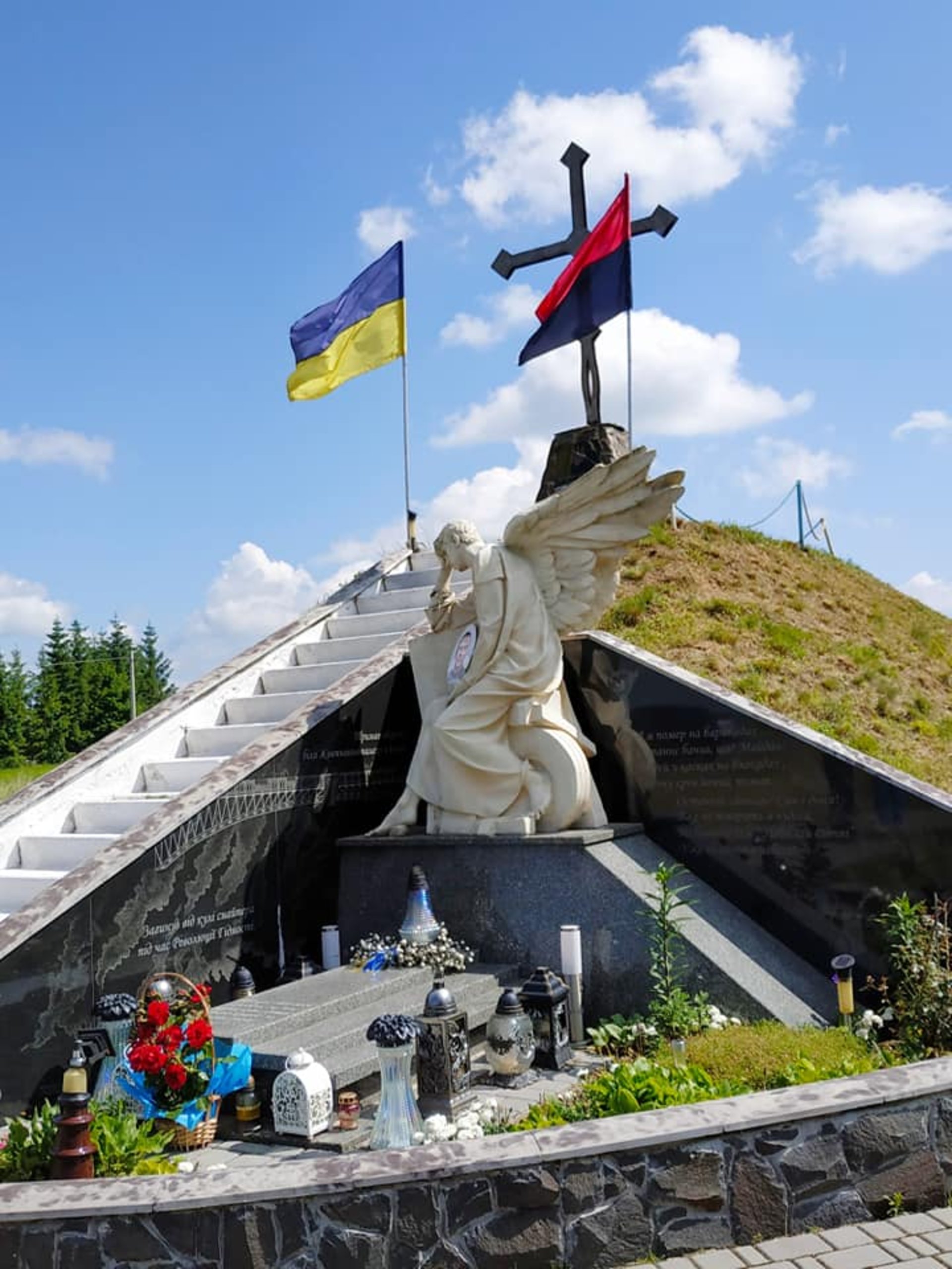 На Яворівщині вшанували пам'ять Героя України Віталія Коцюби. Фото: Яворівська РДА.