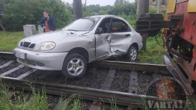 У Львові сталася ДТП на залізничному переїзді (ФОТО)