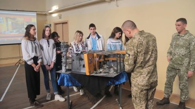 Учні львівського художнього ліцею представили велику мистецьку інсталяцію «Битва за Донецький аеропорт» (ФОТОРЕПОРТАЖ)