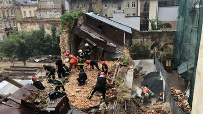 У Львові встановлюють обставини загибелі неповнолітнього внаслідок обвалу будинку (ВІДЕО)