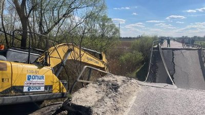 Руйнацію моста на Львівщині спричинила безвідповідальність водіїв, - Служба автодоріг