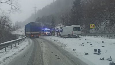 На трасі "Київ - Чоп" не розминулись автомобілі (ФОТО)