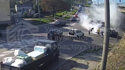У Львові під час руху загорівся електромопед
