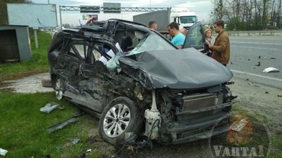 На трасі "Київ - Чоп" автомобіль перетворився на металобрухт (ФОТО)