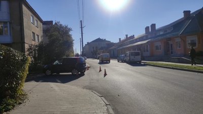 У Бродах автомобіль збив жінку