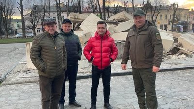 У Стрию демонтували стелу-пам’ятник радянському солдату (ФОТО, ВІДЕО)