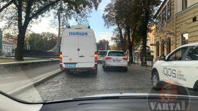КОРД потрапив у ДТП: у центрі Львова ускладнений рух (ФОТО)