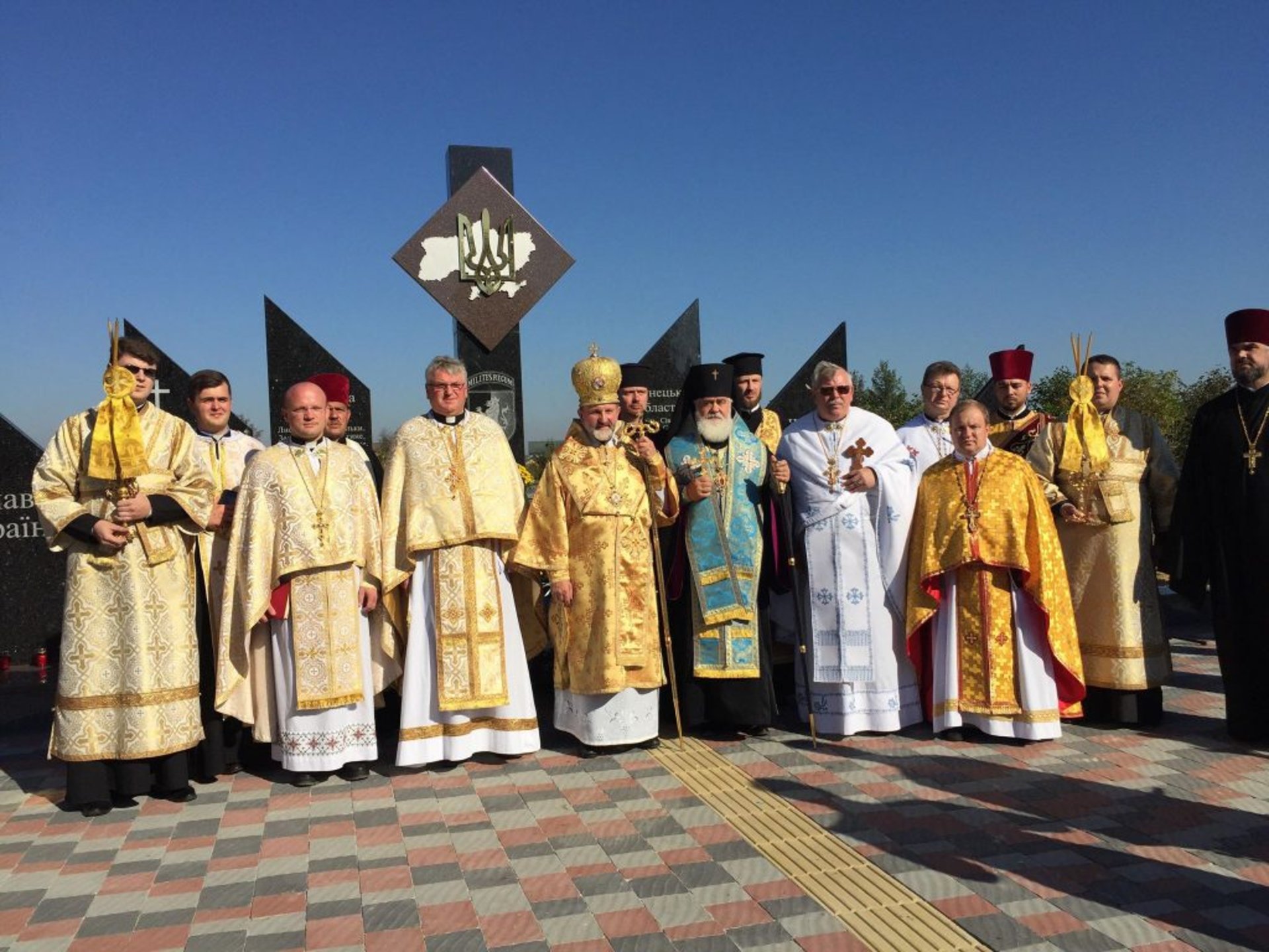 На Яворівщині відкрили меморіал пам’яті воїнам 24-ї Королівської бригади. Фото Юра Кенцало 4studio
