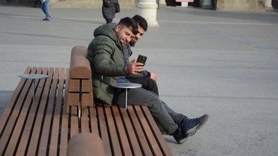 У центрі Львова малюють лавки