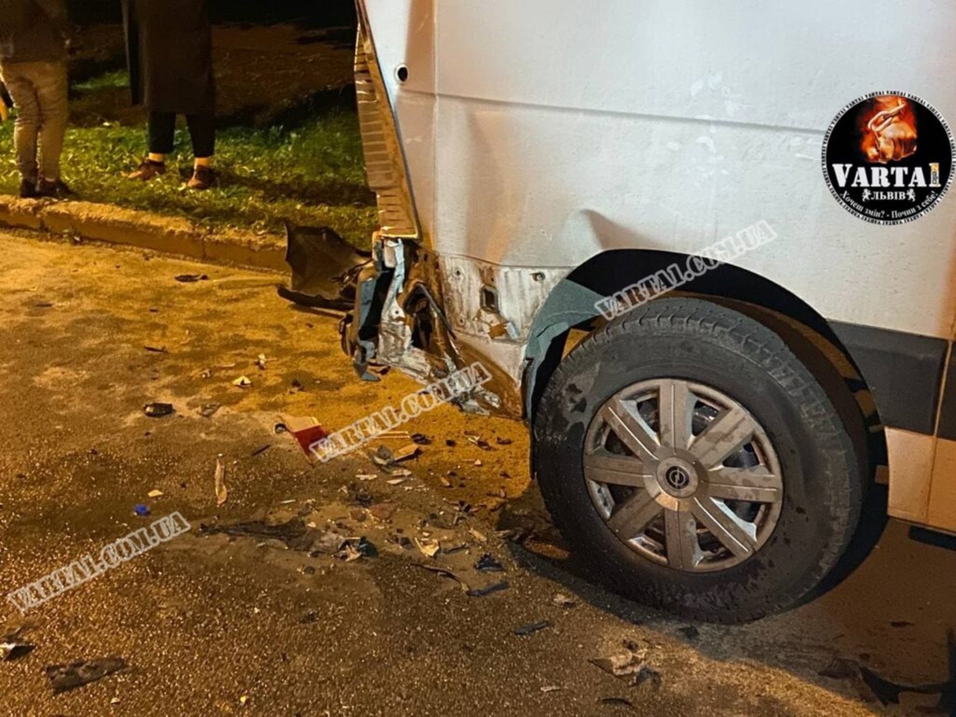 У Львові на вулиці Пулюя сталась потрійна ДТП