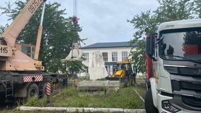 Червоноградський район досі не позбувся 43 радянських памʼятників