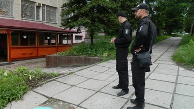 У Дрогобичі «муніципали» примушують підприємців косити траву (ФОТО)
