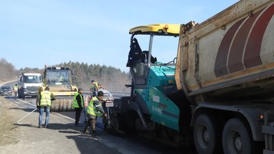 На яких дорогах на Львівщині ліквідовують ямковість