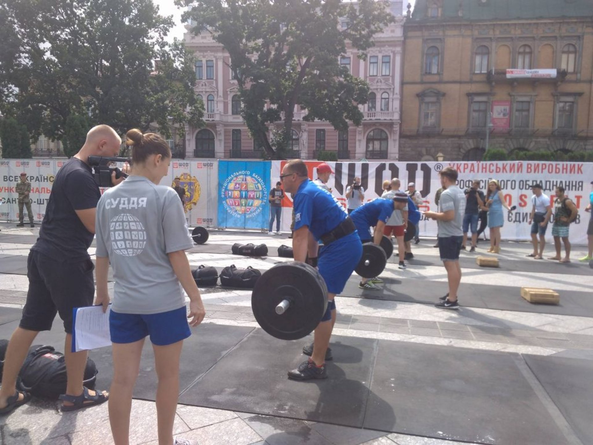 Біля пам'ятника Шевченку стартували змагання з кросфіту серед десантників