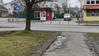 У Львові невідомі зрізали улюблений стовпчик Садового