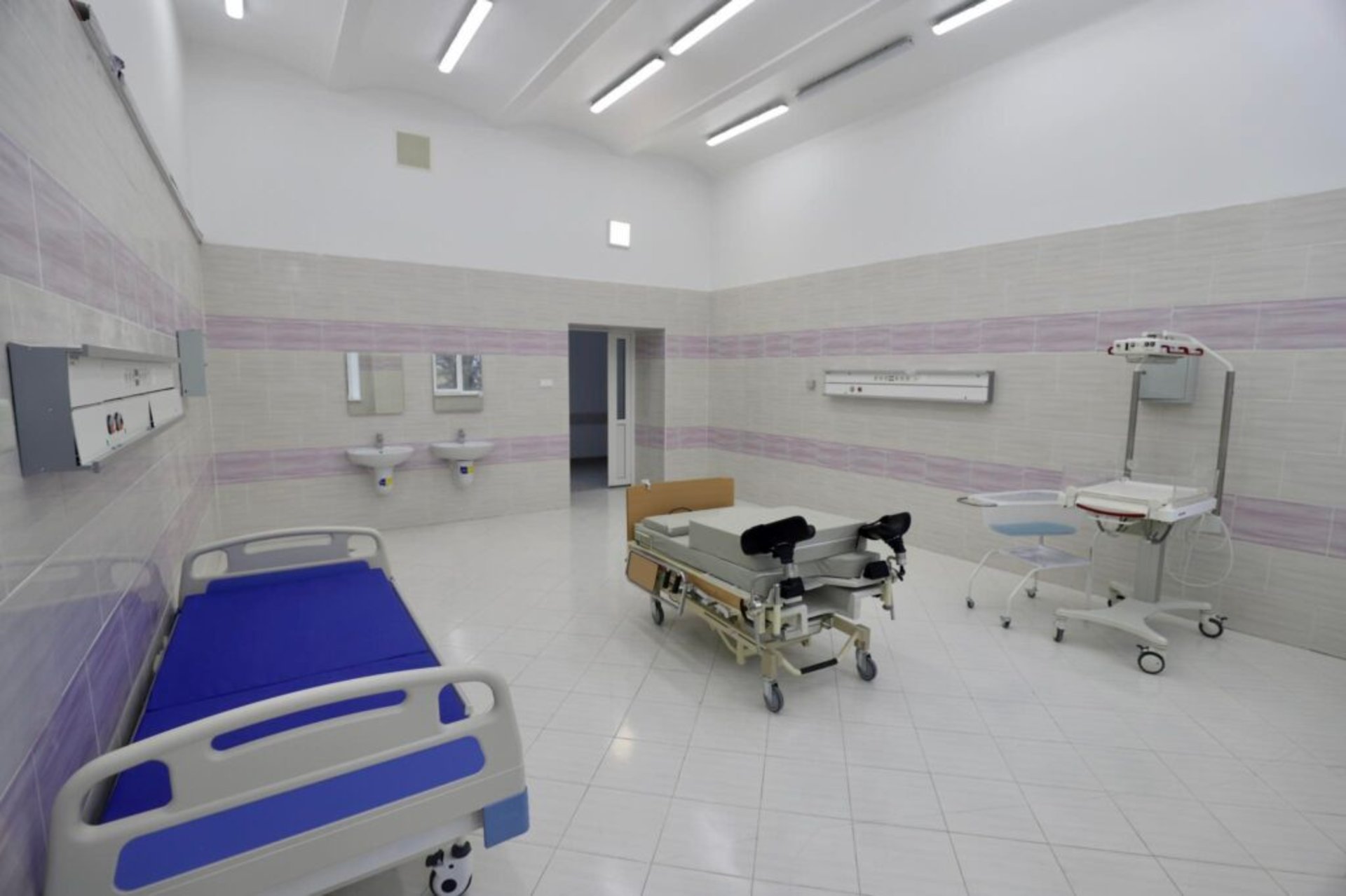 У Львівській обласній лікарні відкрили оновлене пологове відділення