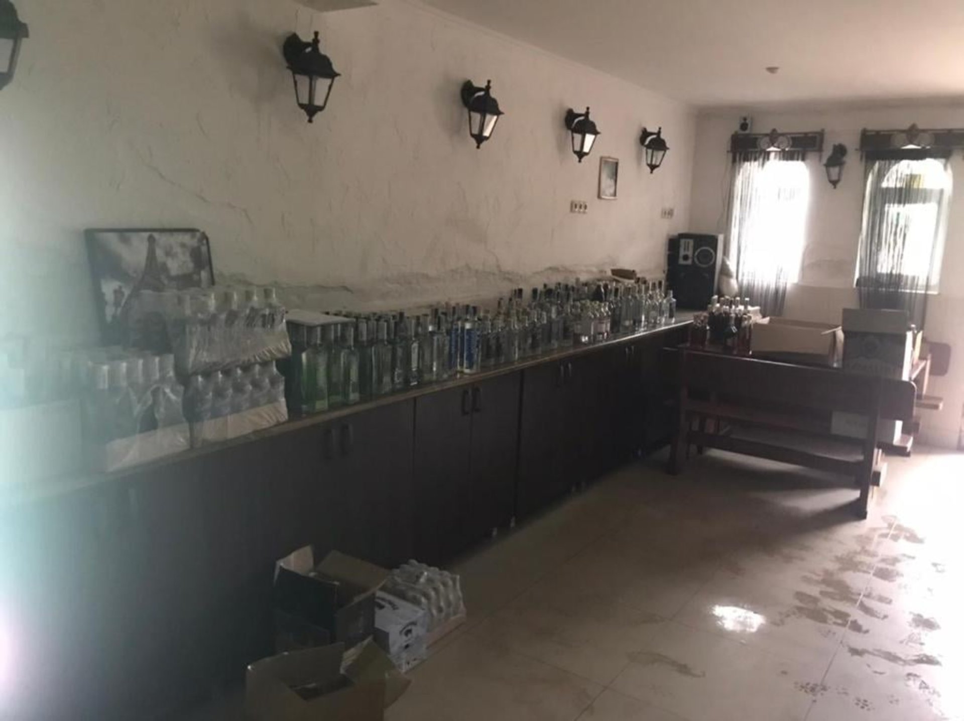 На Львівщині розкрили злочинну схему виготовлення фальсифікованого алкоголю та тютюнових виробів