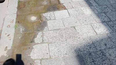 У Львові на вулиці стався витік води (ФОТО)
