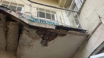 У Львові в одному з будинків знайшли одразу кілька аварійних балконів (ФОТО)