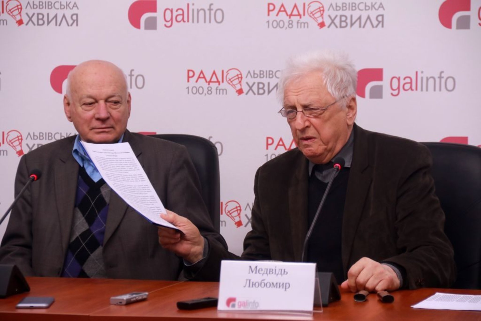 Лауреати Шевченківської премії розповіли, чому підтримують Порошенка. Фото 4studio