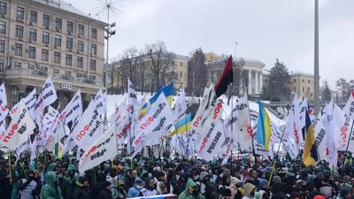 У Києві сотні підприємців перекрили рух на Хрещатику (ФОТО, ВІДЕО)