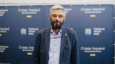 У Львові депутатам роздали дивний папірець