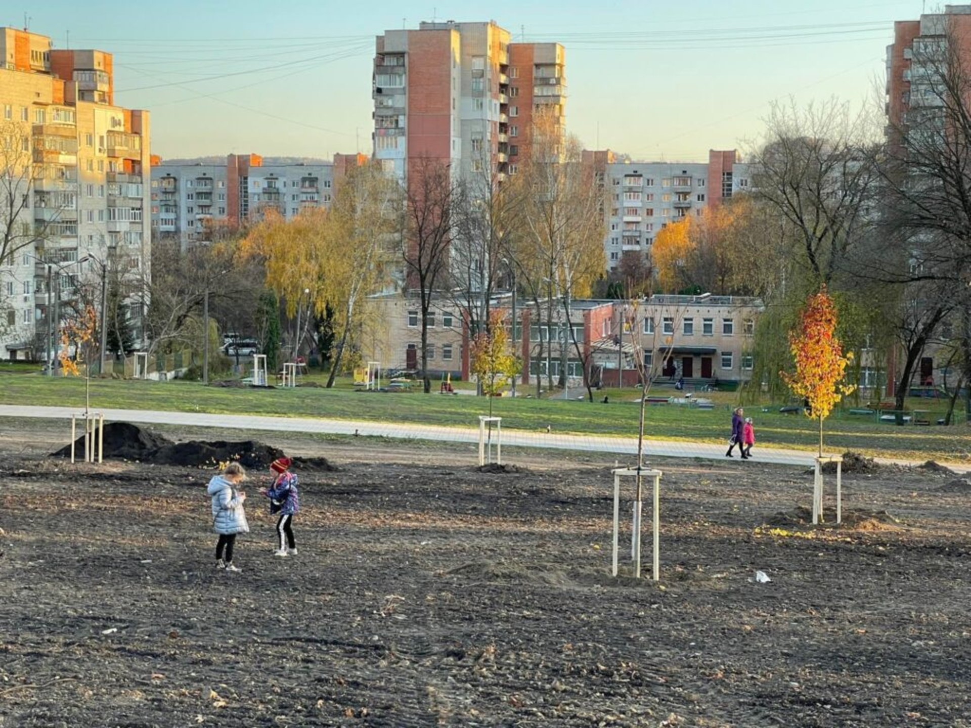У Замарстинівському парку висадять понад тисячу рослин
