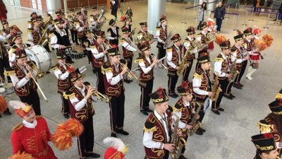 Львівський аеропорт зустрічає пасажирів оркестром та «Щедриком»