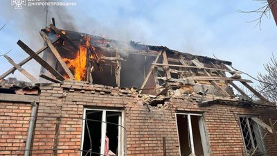 Під час чергового російського обстрілу Нікополя постраждала жінка