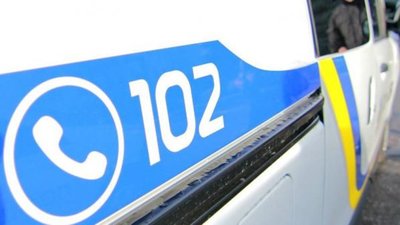 У райцентрі на Львівщині, в одній з будівель міста, виявили мертвим невідомого чоловіка
