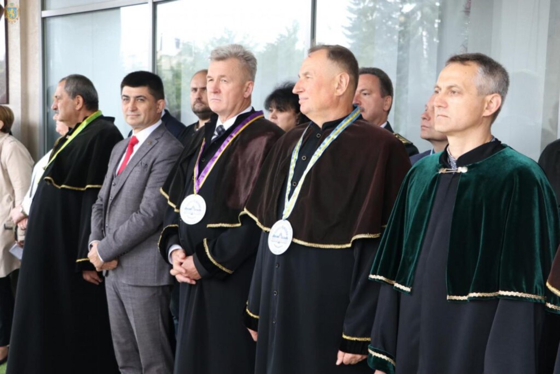 Національний лісотехнічний університет України зібрав на своїй площі у Львові сотні студентів першокурсників