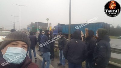 У Львівській області перекрили міжнародну трасу (ФОТО, ВІДЕО)