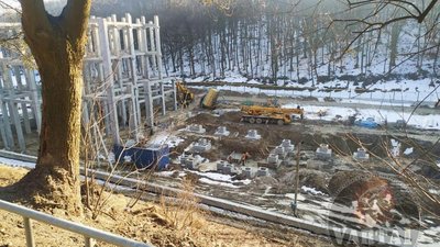 У Львові будівельний кран ледь не вбив 71-річного чоловіка (ФОТО)