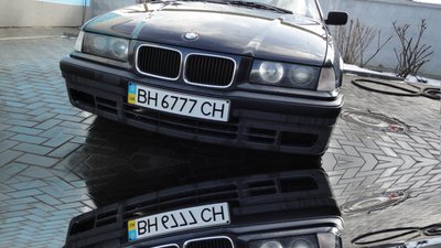 У Львові їздять  автомобілі-«двійники»