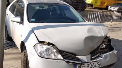 У центрі Львова «польська бляшанка» у годину пік заблокувала рух трамваїв (ФОТО)