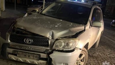 В Ужгороді водій вʼїхав у вітрину магазину (ФОТО, ВІДЕО)