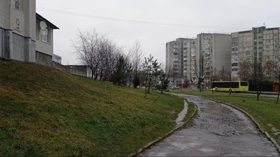 На Сихові тротуару не буде до кінця цього року, - Сихівська РА (ФОТО)