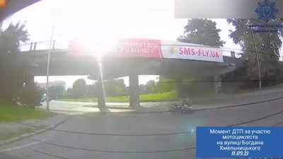 З’явилося відео моменту ДТП за участю авто та мотоцикла у Львові (ВІДЕО)